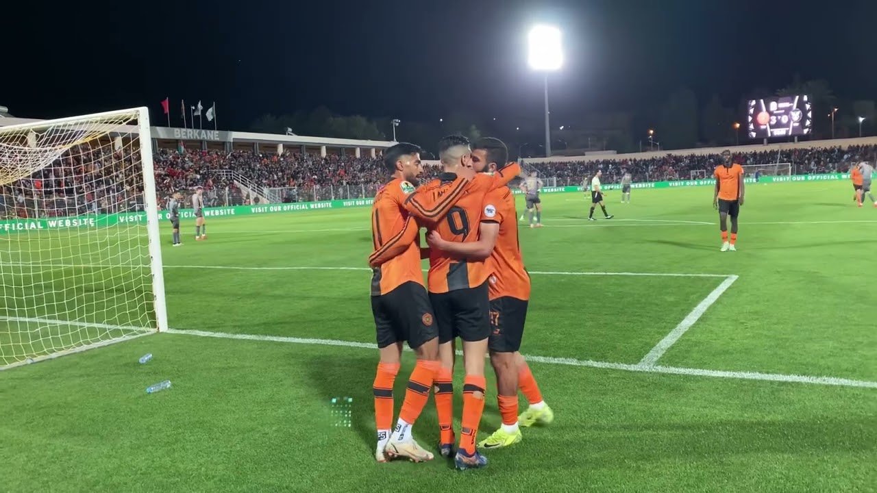 نهضة بركان و شباب قسنطينة في مباراة نصف نهائي كأس الكونفدرالية