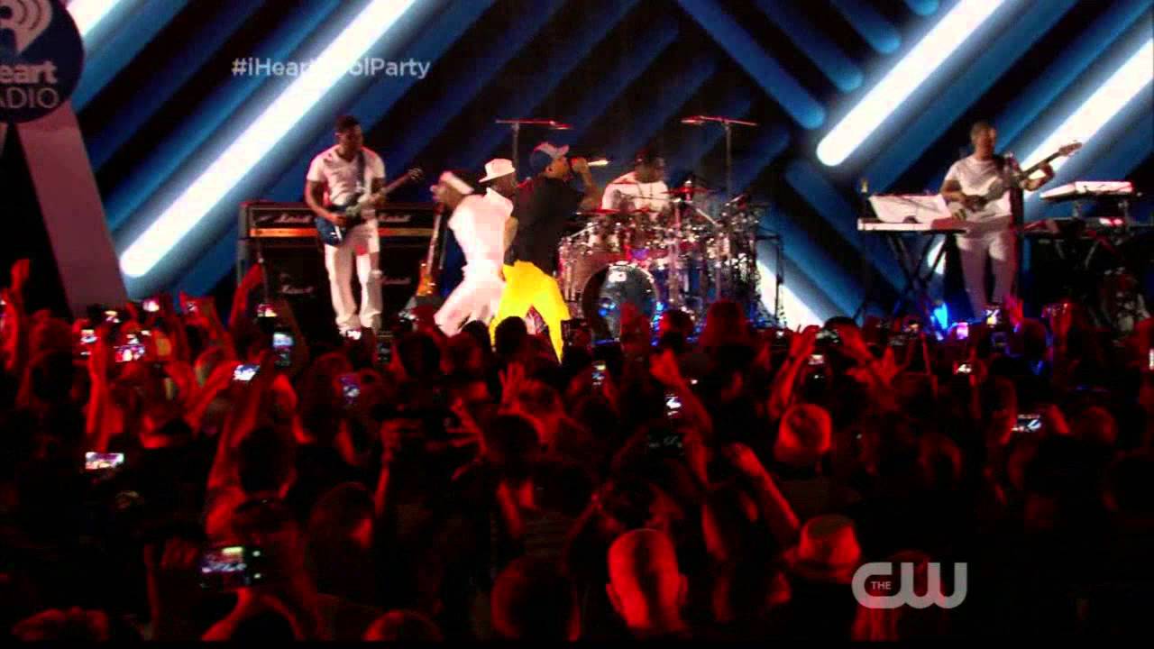 Chris Brown - Five More Hours (iHeardRadio Summer Pool Party)