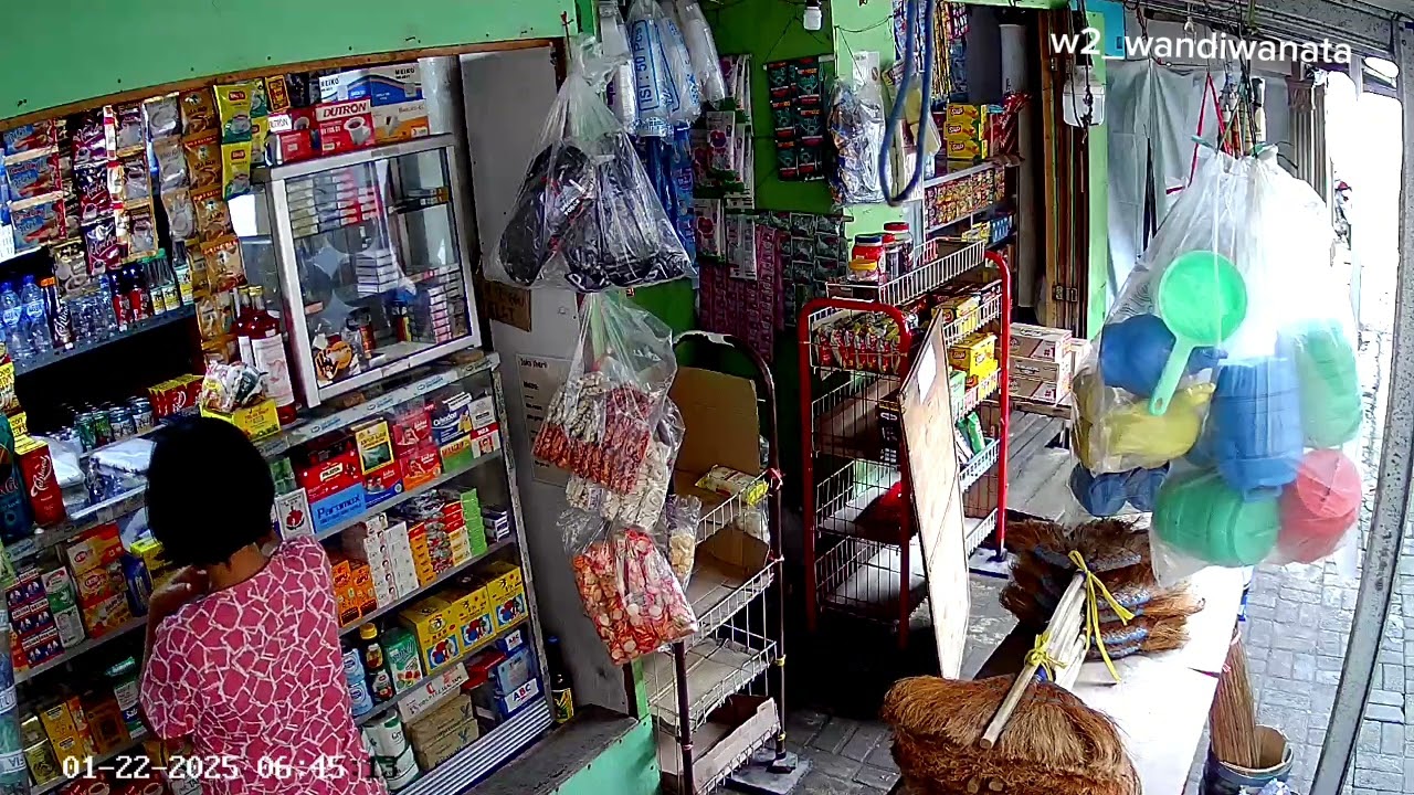 Suasana pagi hari diDESA TOKO SHERLI Toko sembako dalam gang tenang dan cerah semoga laris manis.