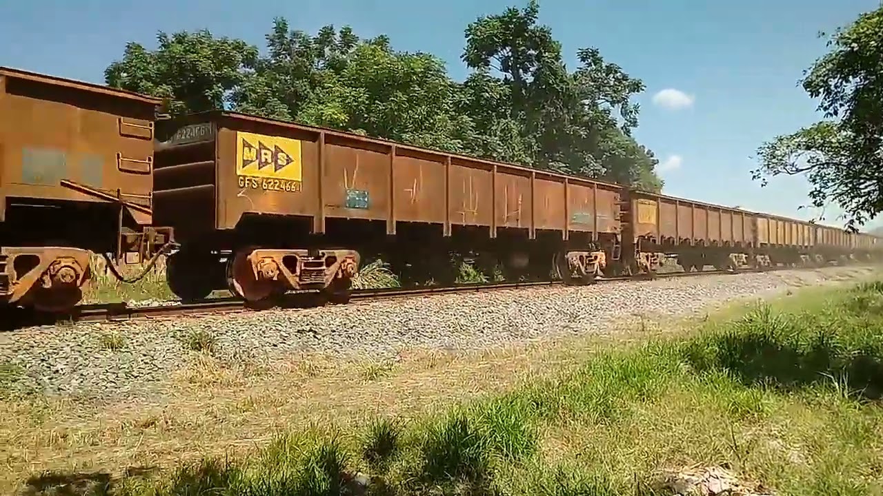 Locos  3851 e 7222 c/ trem de bauxita vazio (TDO): Lorena - SP, 29/03/18. Newton