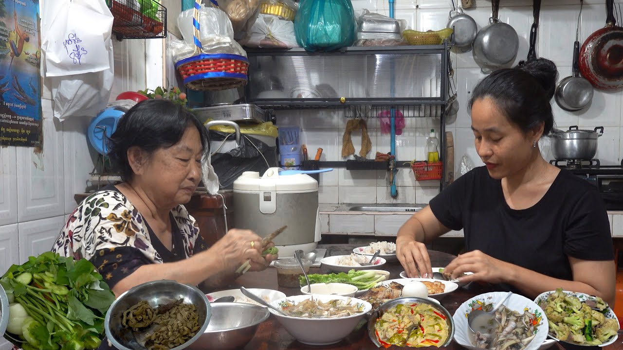 Family Food Cooking - Various Yummy Khmer Food In Family