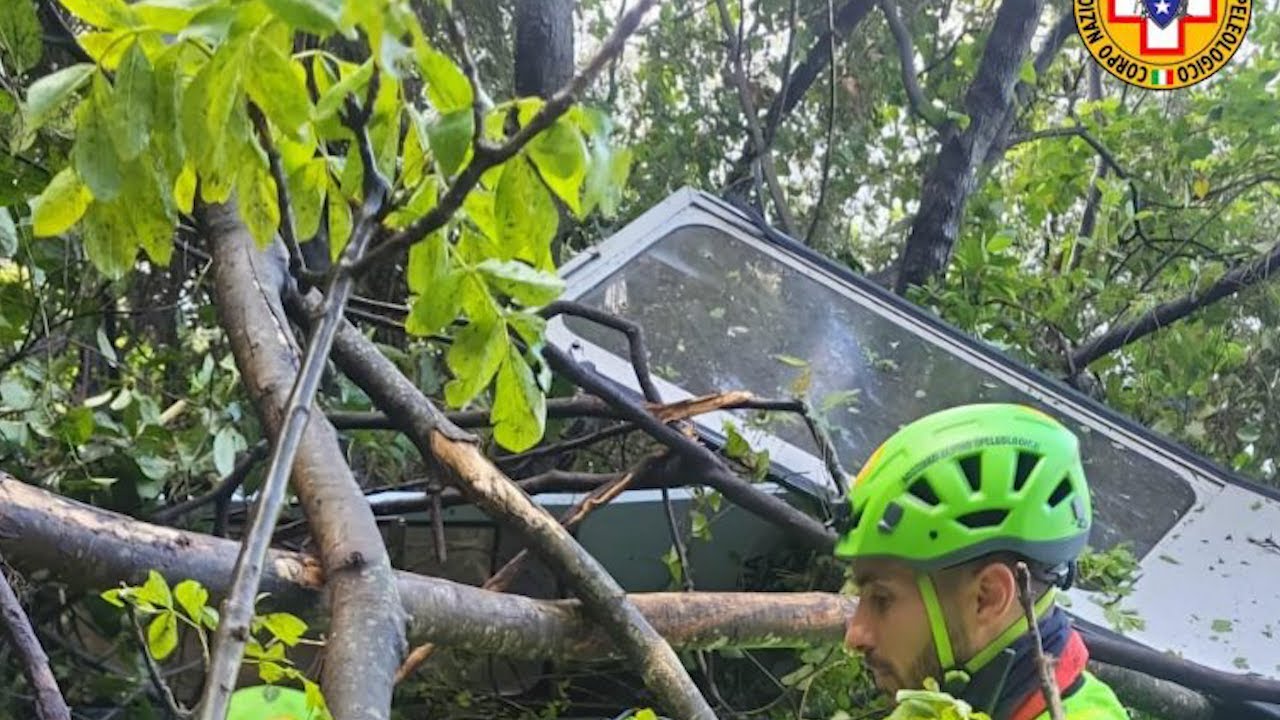Si spezza cavo funivia al Monte Faito, cade cabina: 4 vittime
