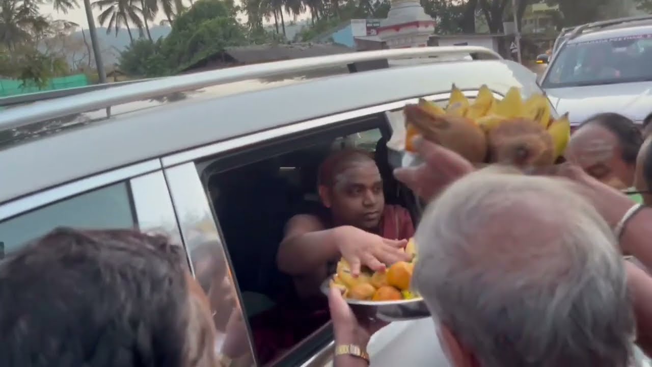 Phala Samarphana to Jagadguru Shankaracharya Of Sringeri During Vijaya Yatra -2025 at Lakkavalli