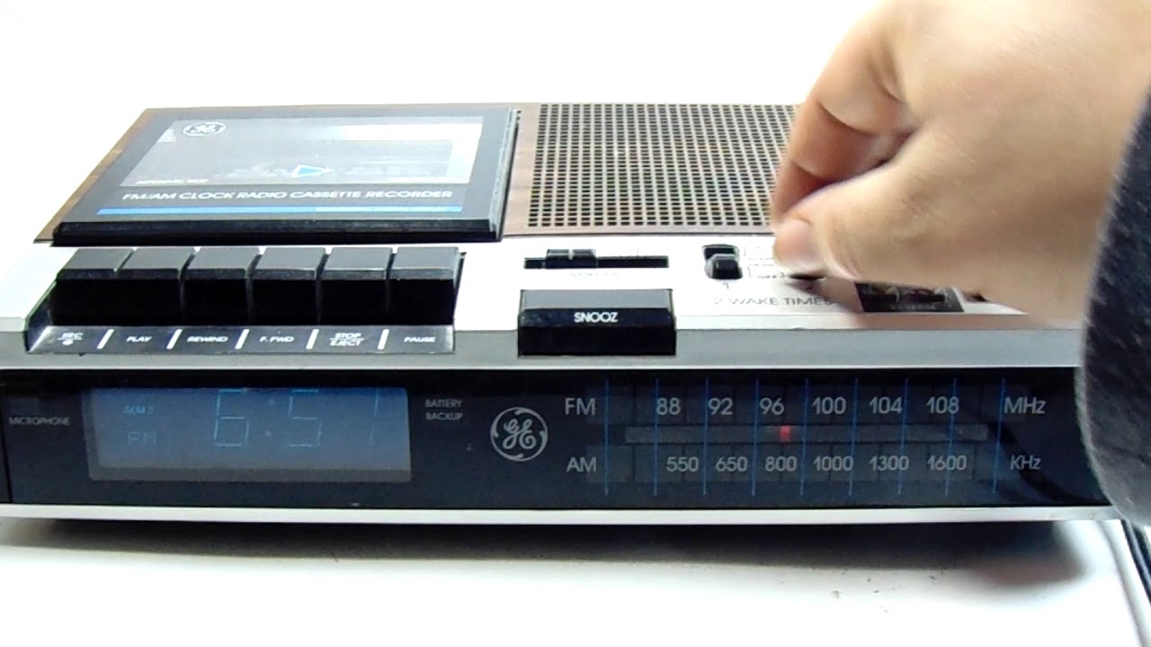 Vintage GE General Electric FM/AM Clock Radio Cassette Recorder Model 7-4956B