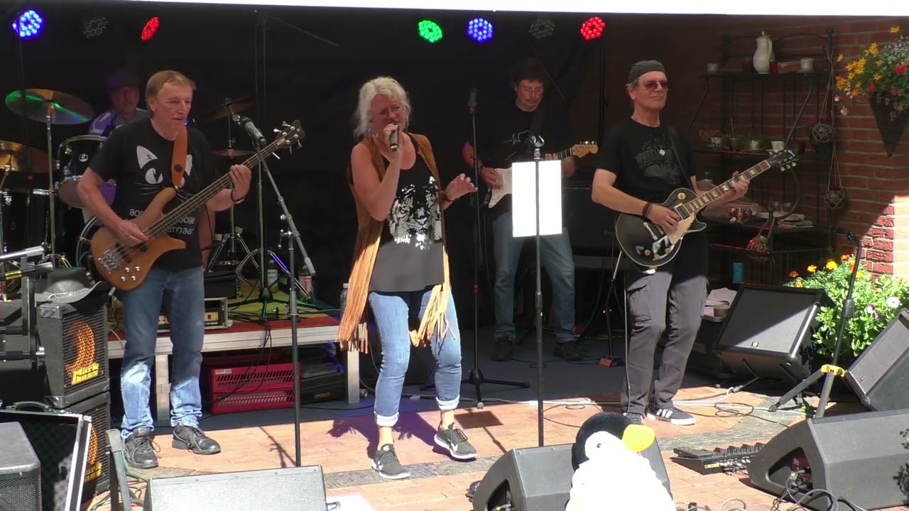 Waterfall - Wendy & Lisa Cover by Brand New Faltenrock