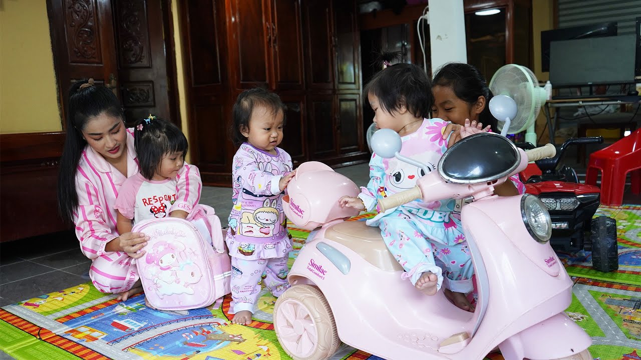 Sreypov Life Show : Busy mother in countryside take care children and cook for family dinner