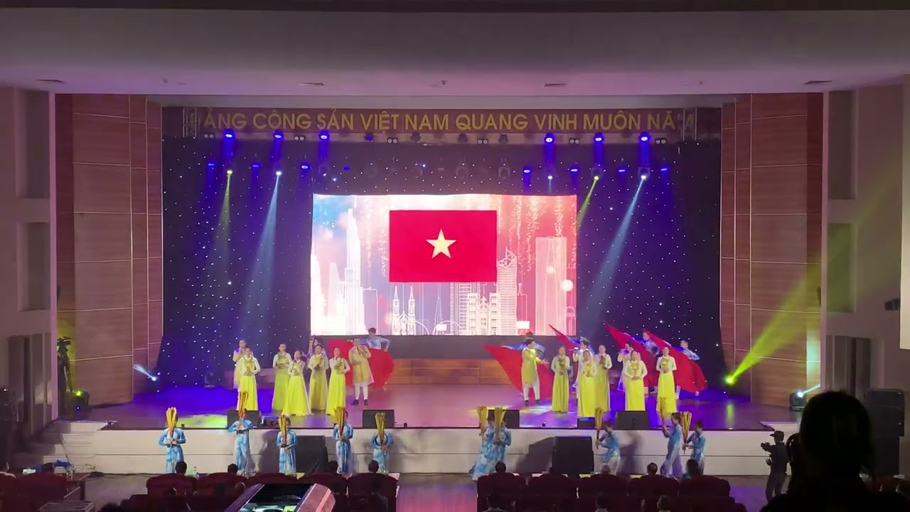 THÊNH THANG ĐƯỜNG MỚI | VĂN NGHỆ BANG UEL (VNB)