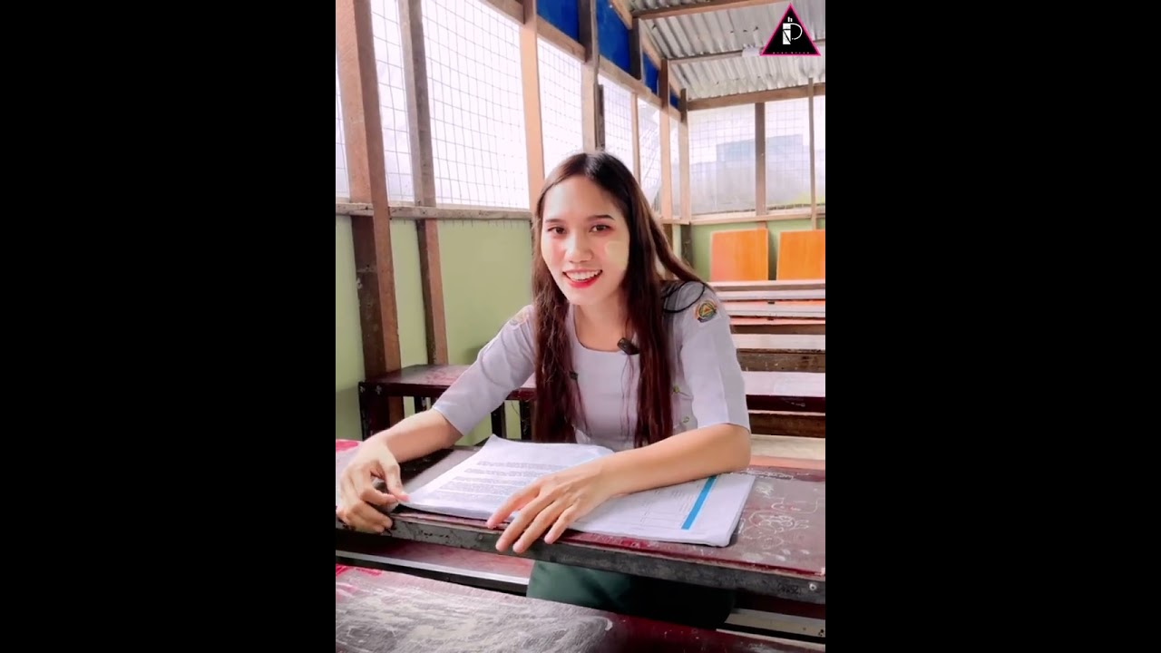 သမီးကို ဆရာမရဲ့ငယ်ဘဝအကြောင်းလေးပြောပြပါလားဆရာမကအရမ်းချောတော့ တက္ကသိုလ်မှာ ခွေးဖြစ်ခဲ့မှာပေါ့နော် 🥹