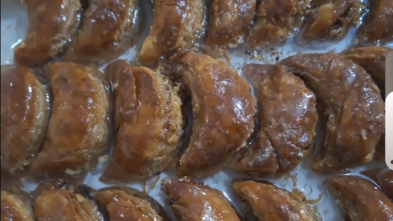 Tek bezeyle ay baklavası tarifim izlemeden geçme#baklava #food #viralvideo #keşfet 
