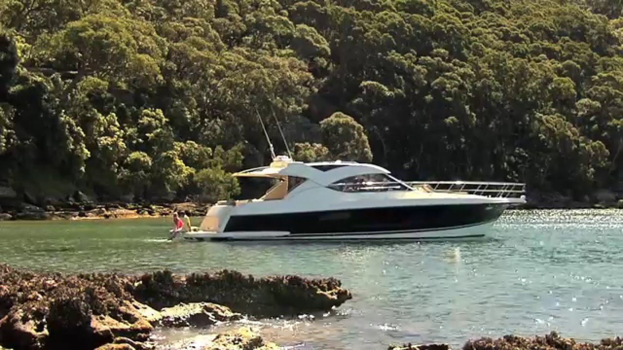 Riviera 5000 Sport Yacht
