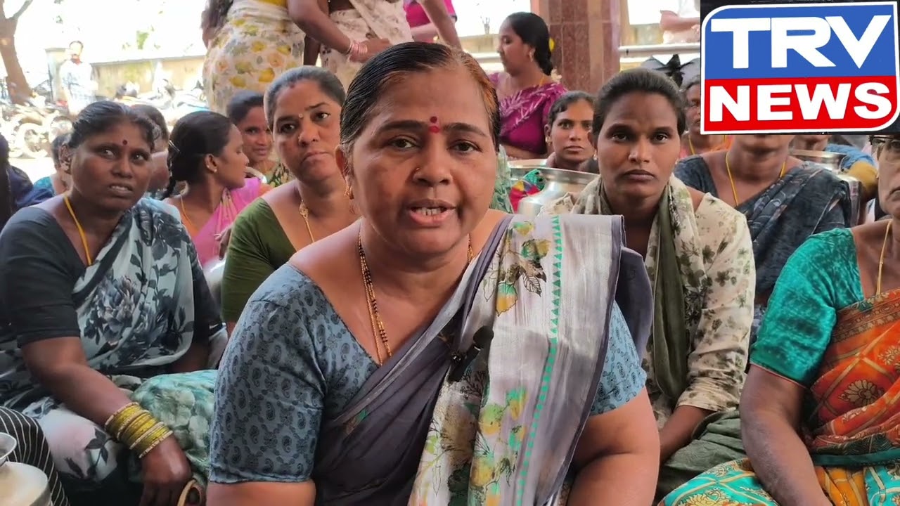 GHMC ఘట్కేసర్ కార్యాలయం 6వ డివిజన్ ముందు ఖాళీ బిందెలతో నీటి సమస్యల పై మహిళల ధర్నా.