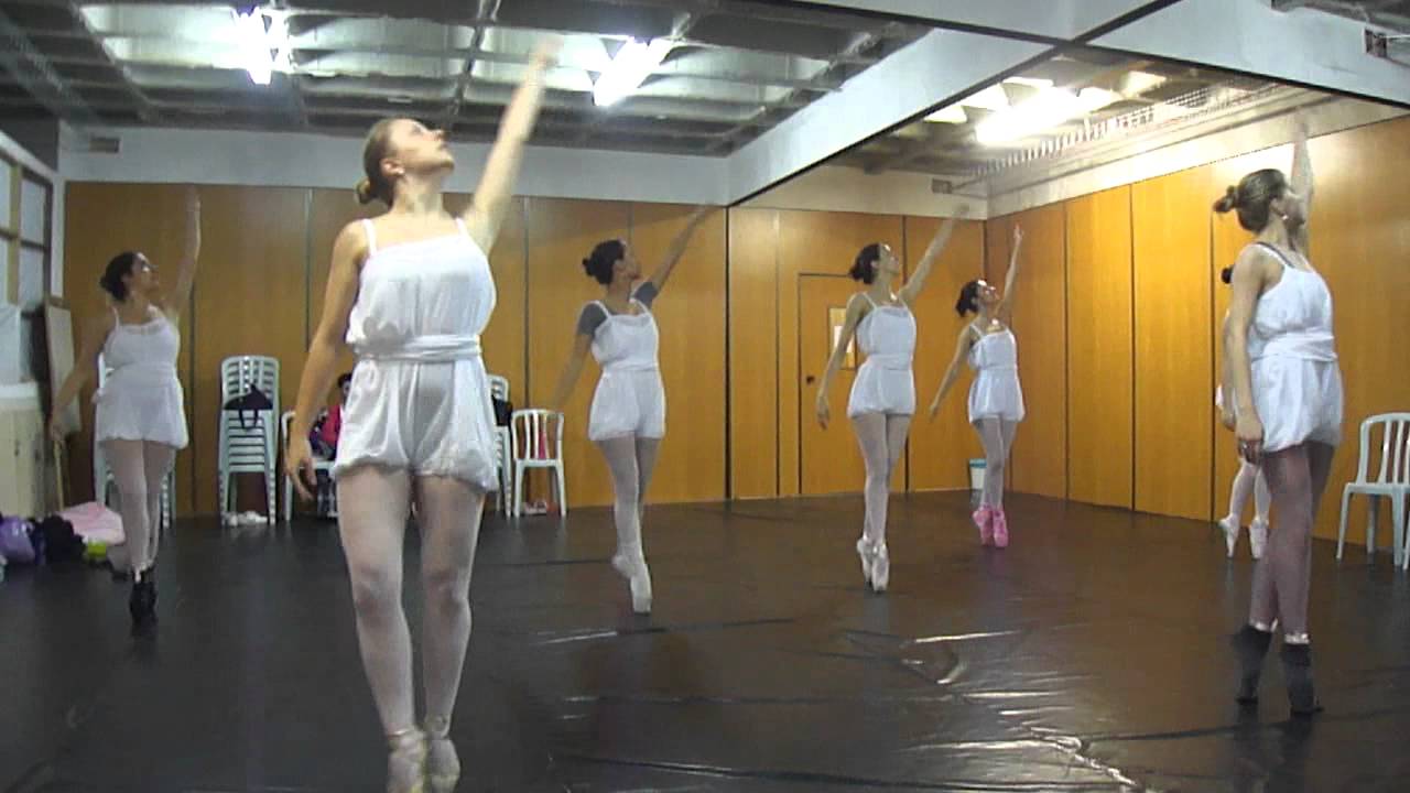 Ensaio Ballet Moderno.