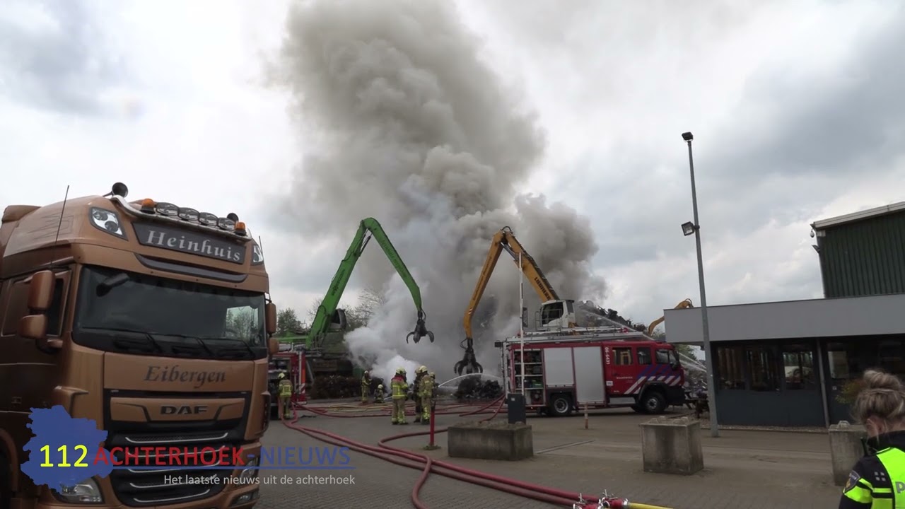 Grote brand in afvalberg bij recyclingbedrijf in Eibergen, NL Alert verzonden