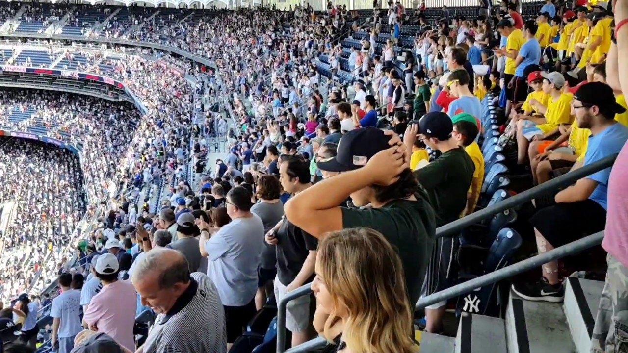 7th Inning stretch at Yankees Stadium; God bless America ~~!
Take me out to the ballgame ~~!!