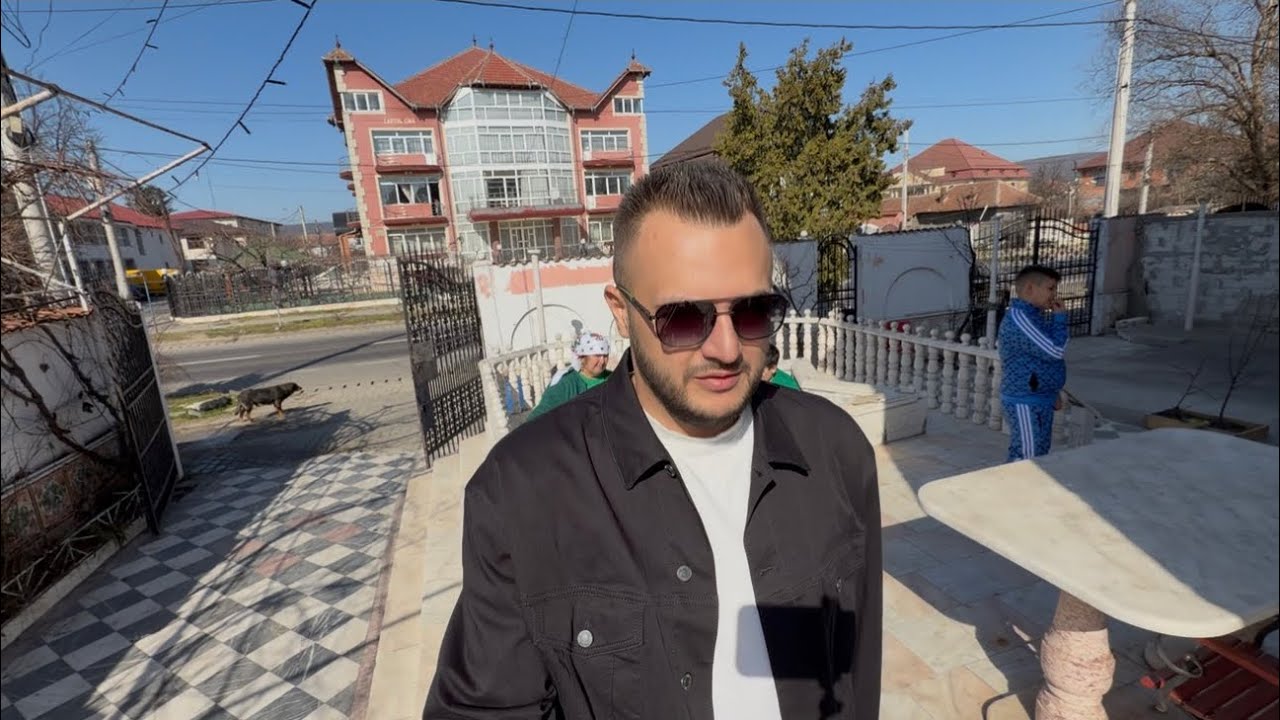 Patroana nu are stare nici bolnavă în șatra la Strehaia!