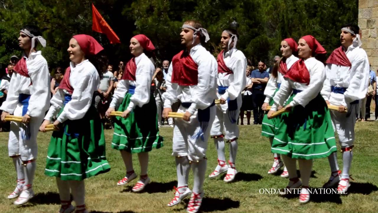 Danzas en honor de los Reyes de Navarra
