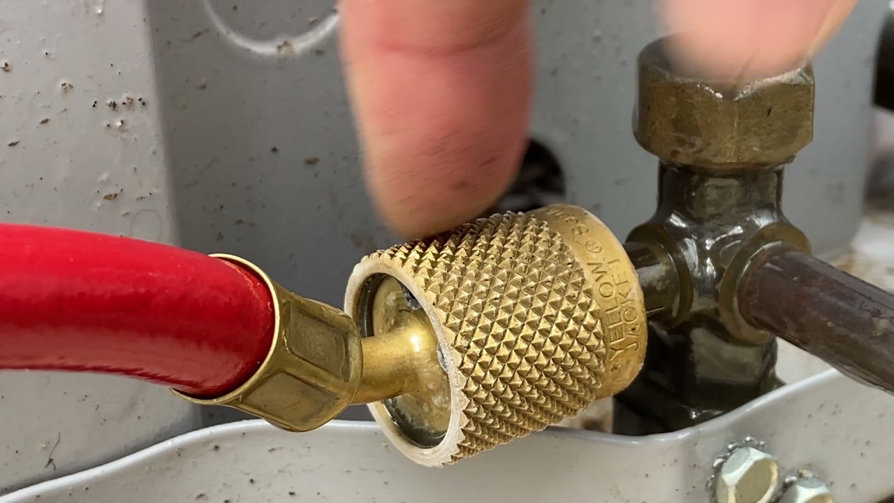 HVAC 042 A Манометры и шланги подключаются и отключаются самым простым способом без загрязнения.