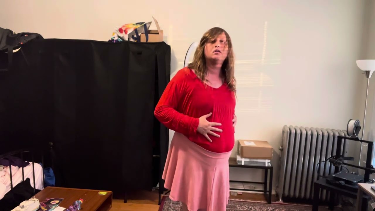 Emily Turns into a Furry (Furry TF Skit)