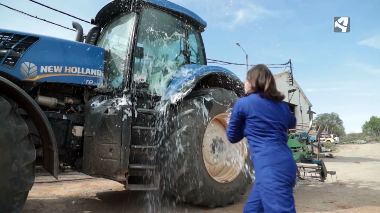 ¿Cómo se limpia un tractor?