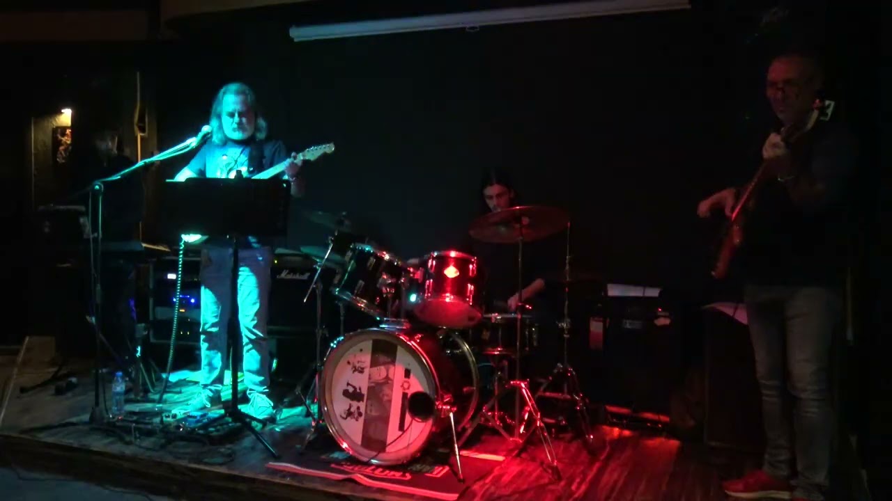 RED HOUSE - White Room (Cream Cover)