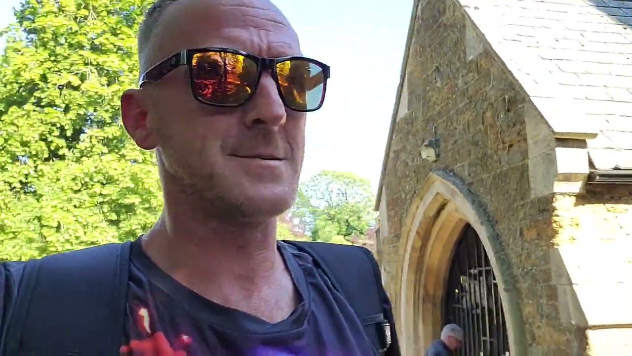 Barefoot Chronicles 009 - St Peter's & St Paul's Church, Caistor ⛪️👣☀️