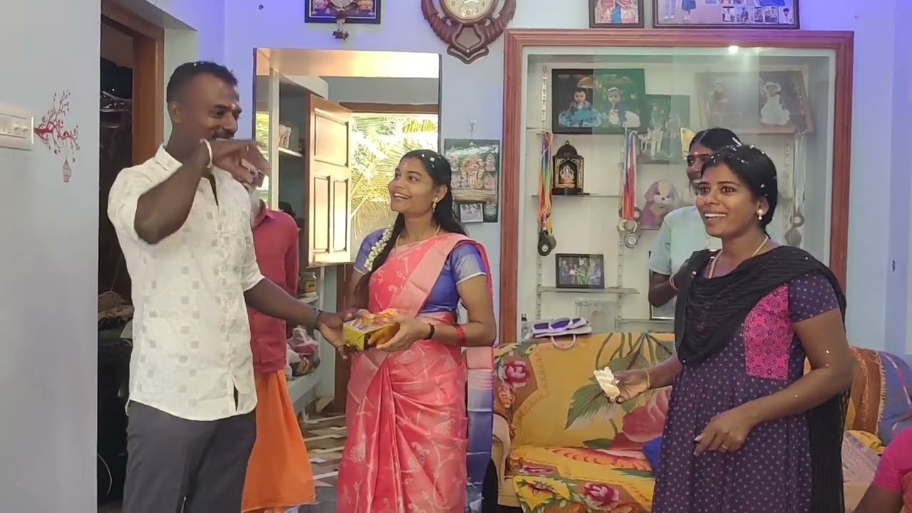 சிம்பிலா ஒரு கேக் கட் பண்ணியாச்சி 🤩# family #videos💞💞👩‍❤️‍💋‍👨👩‍❤️‍💋‍👨