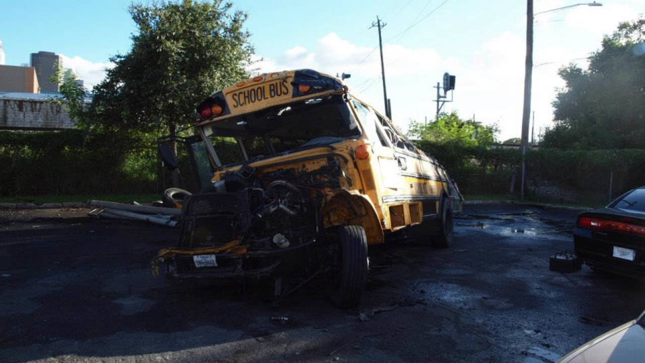 Report: Substandard repairs to guardrail months before school bus crash