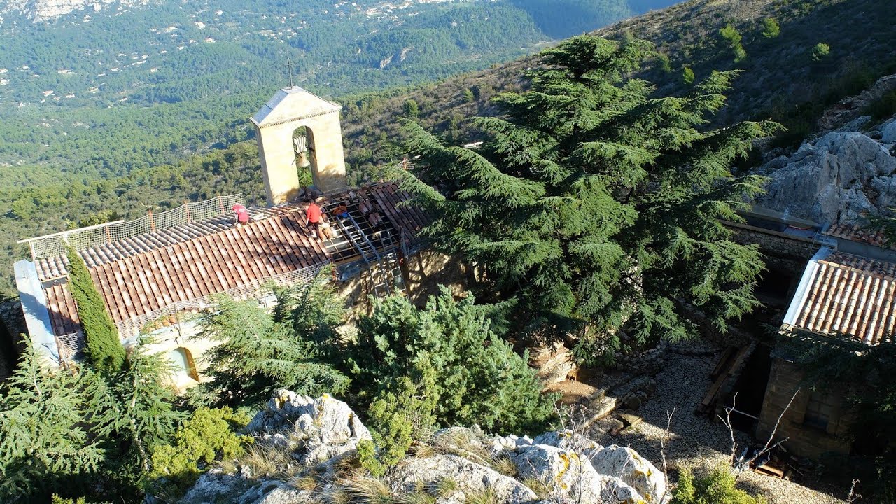 2024 12 Le Prieuré de Sainte-Victoire change de toitures