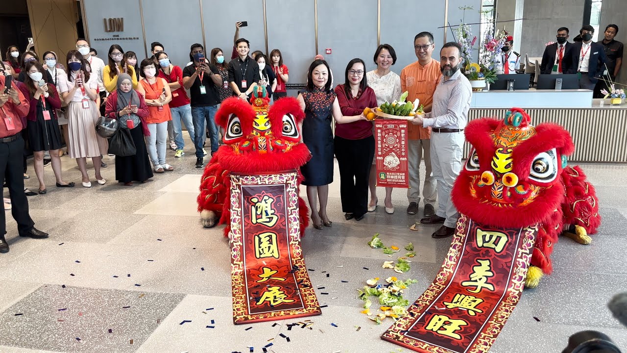 CNY2023 ~ Lion Dance (舞狮采青 Múa Lân) by Khuan Loke 群樂 @ Menara IQ, TRX, Kuala Lumpur (2/2/2023)