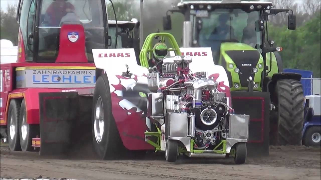 F&uuml;chtorf 2015 Green Monster Pulling Team