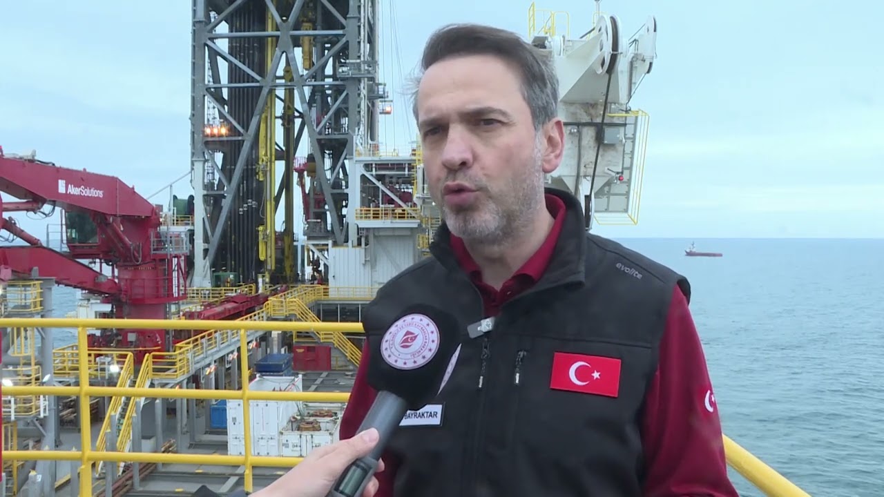Bakan Bayraktar’dan, Karadeniz’deki Abdülhamid Han’a Ziyaret