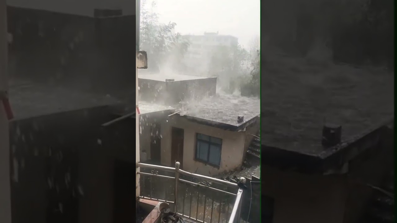 Heavy rain with big ice ball in Sindh#sindh #hyderabad #karachi #barish #rain  #hailstorm #zalabari