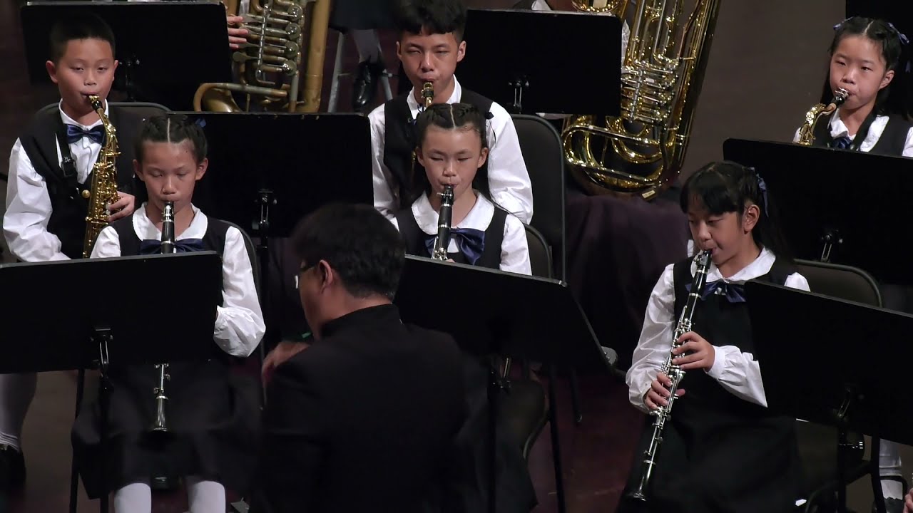 09 演歌メドレー《演歌組曲》演出者：110、111、112級／指揮：劉興海