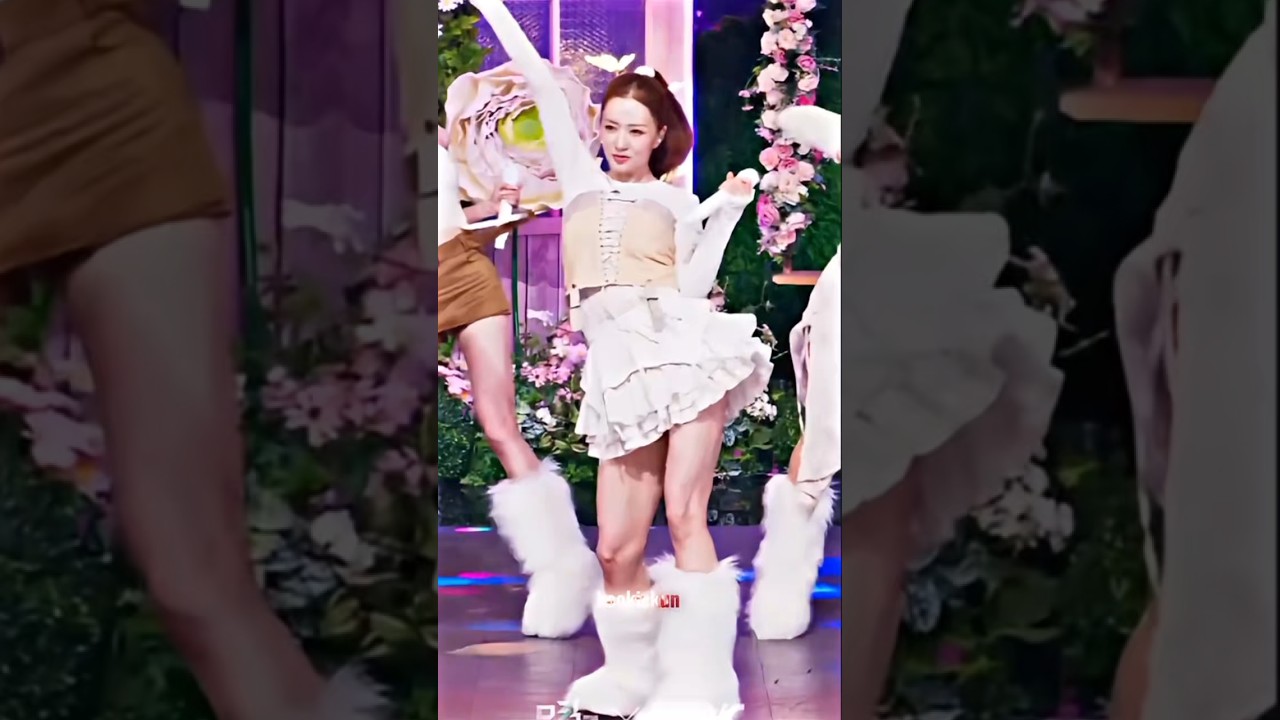 Apink YOON BOMI "Love Me More" Fancam 