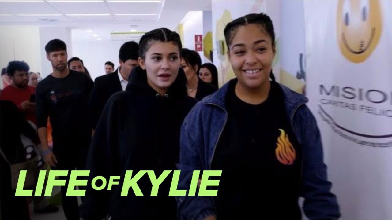 Kylie Jenner & Kris Jenner Visit Kids With Birth Defects | Life of Kylie | E!