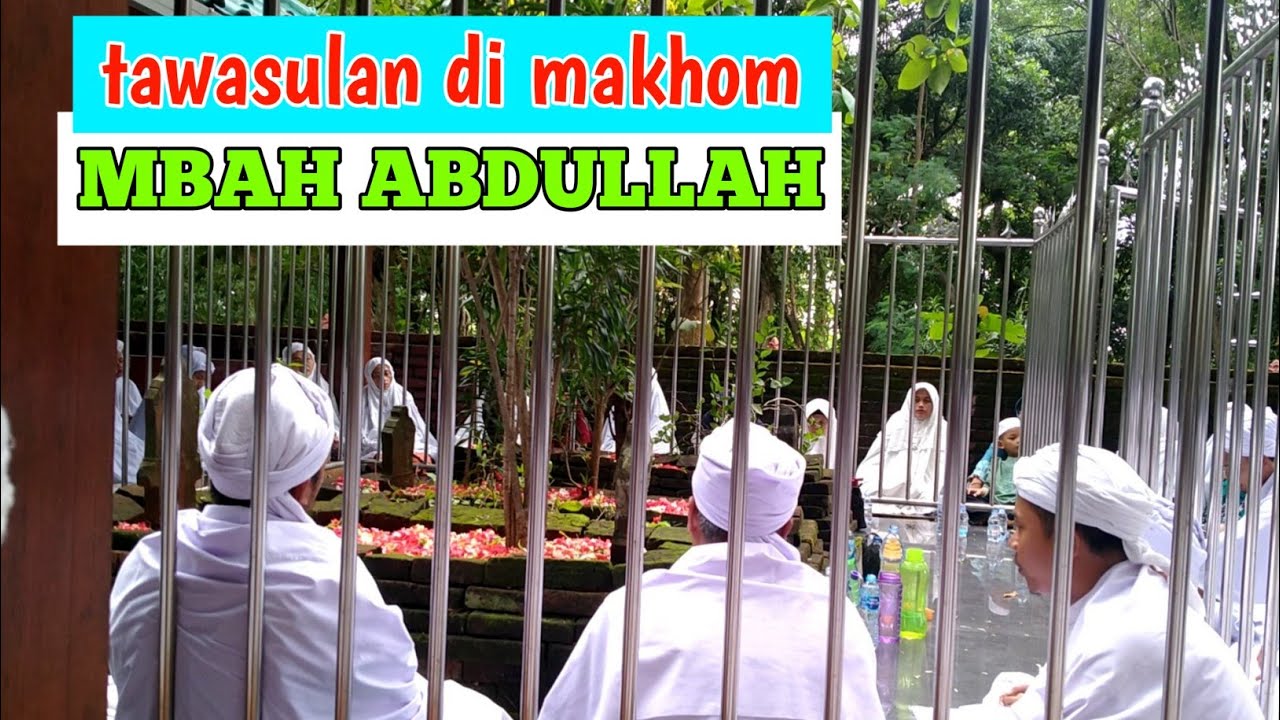 Tawasulan di makhom mbah Abdullah