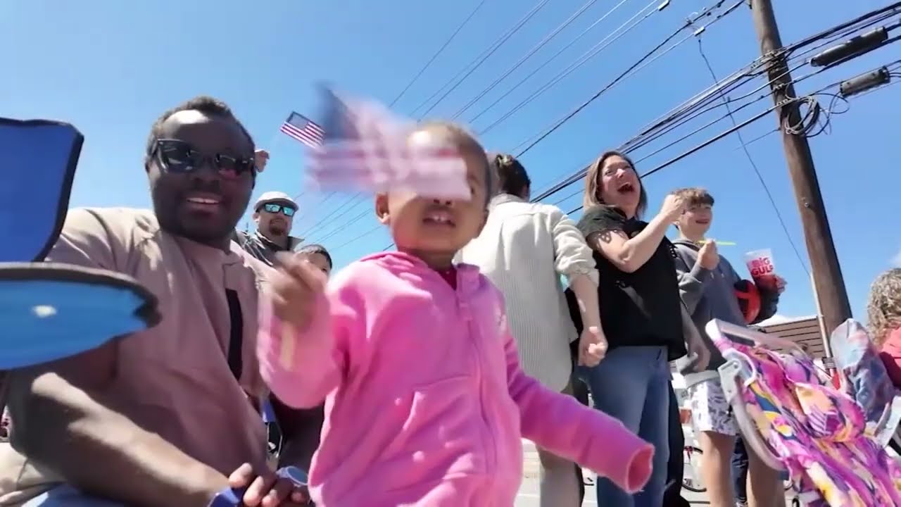 Memorial Day parade in tribute to fallen service members
