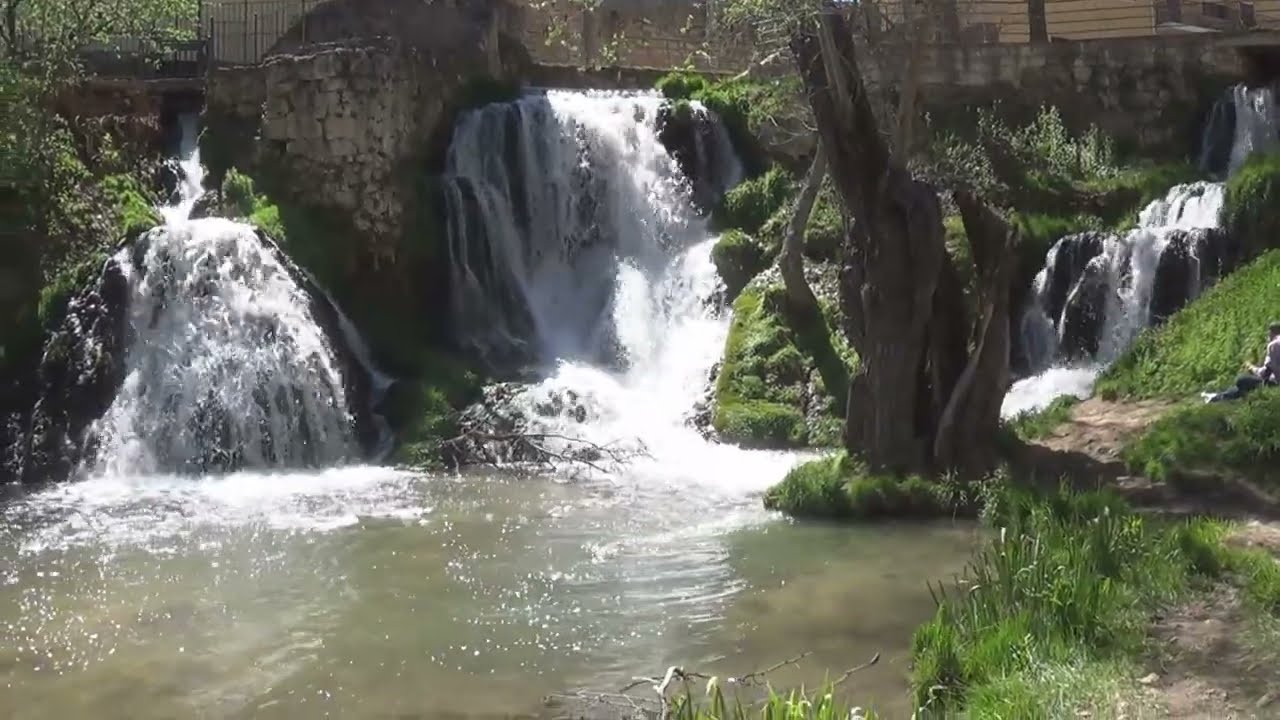 Rio Cifuentes, nacimiento y cascadas de Trillo sobre el Tajo
