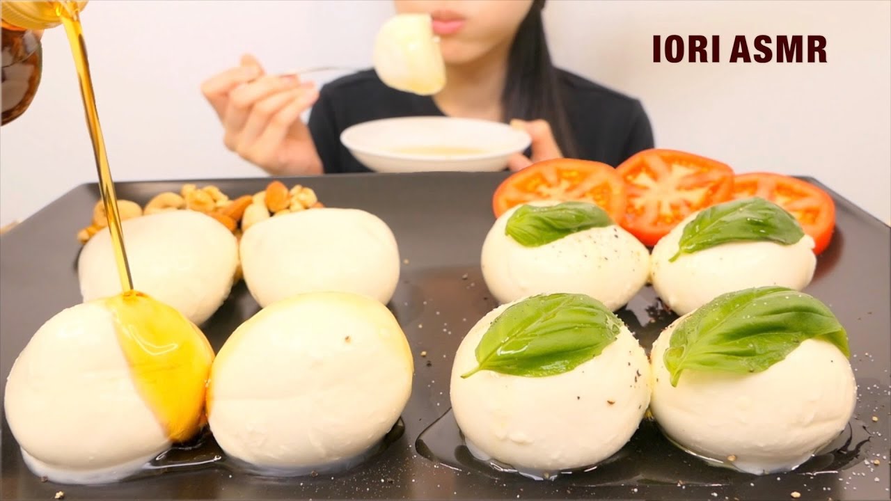 【ASMR / 咀嚼音】モッツアレラチーズ丸かじり MOZZARELLA CHEESE 모짜렐라 치즈 【Eating Sounds】