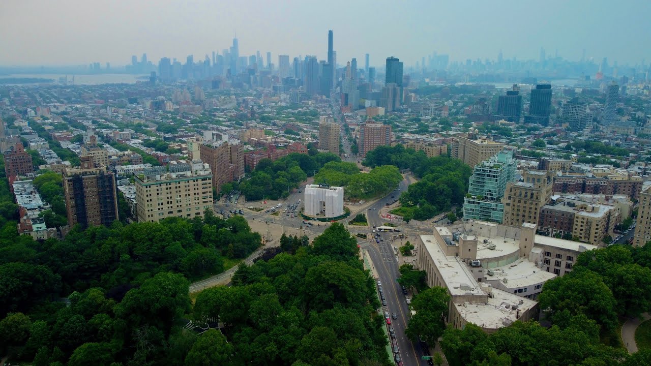 🇺🇸 Brooklyn, NYC, Prospect Park, Downtown Skyline - 4k UHD Scenic, Relaxing Drone