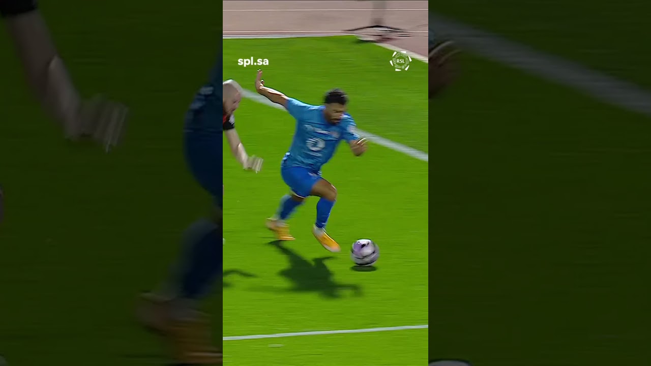 The Sa&iuml;d Benrahma pass, the Alexandre Lacazette finish with the chip 🤩🤩🤩