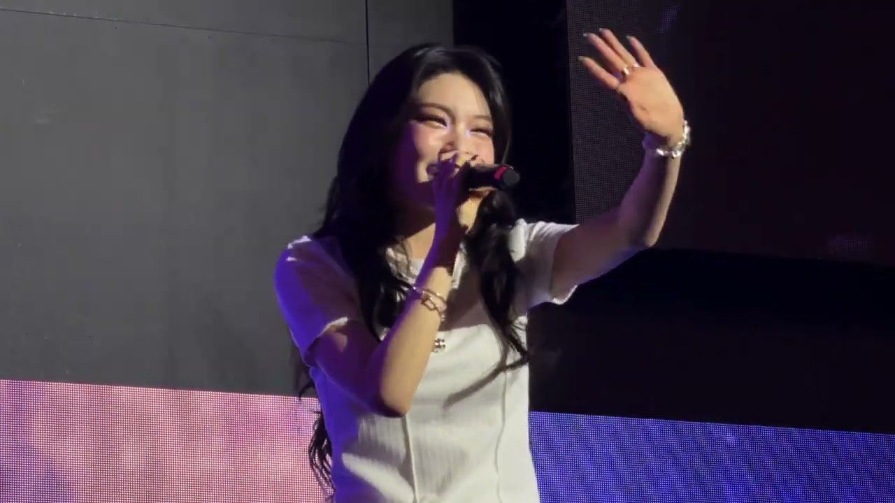 CHUNG HA 청하 Flying on Faith @ E& DSF NIGHTS DUBAI 4K [ACE]