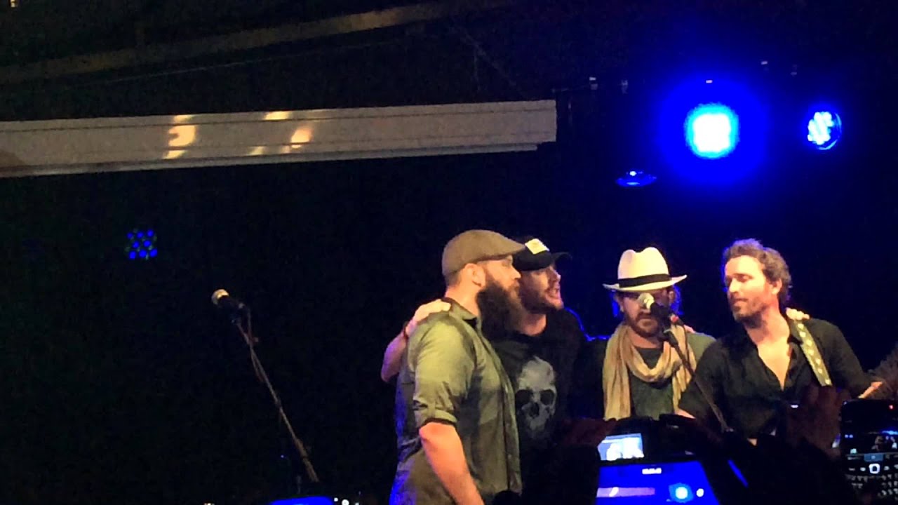 Jensen Ackles singing at Jail Break in Rome JIBCon 6 (two songs)