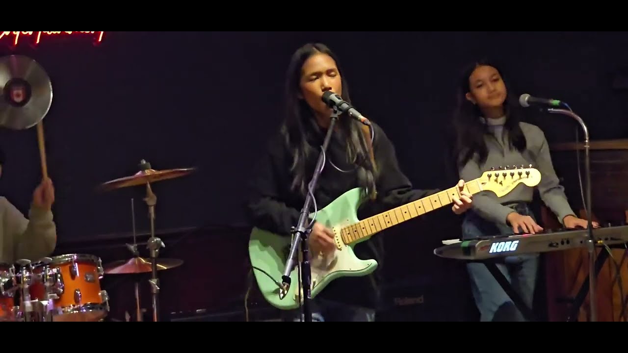 Sweet child o mine - Queen on street Band