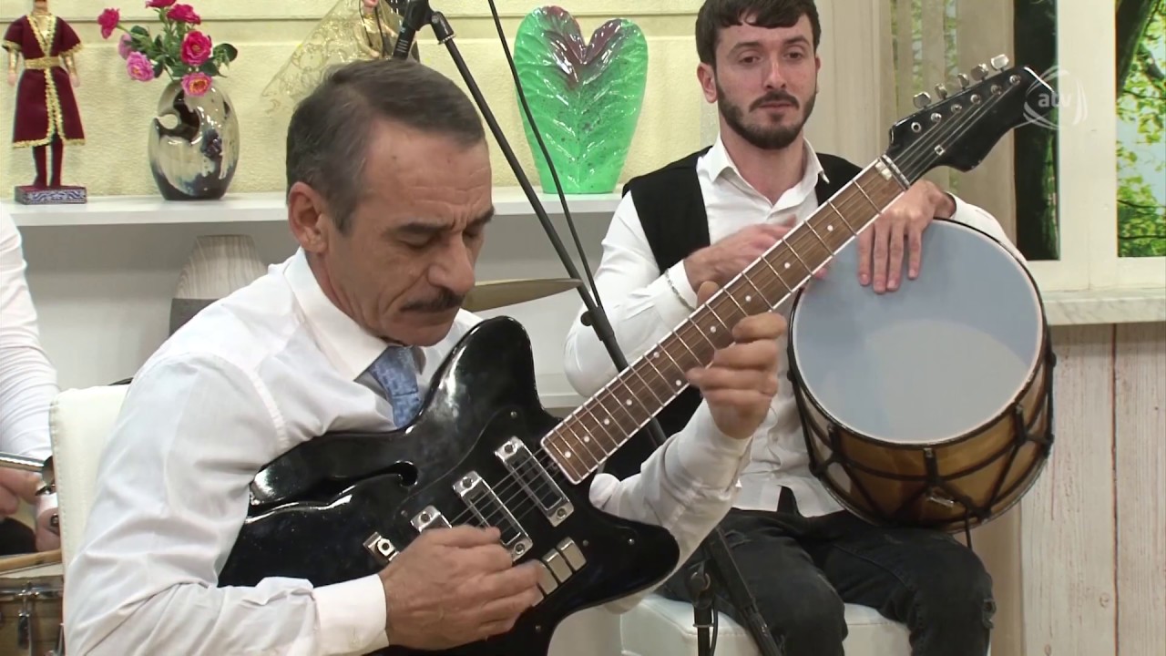 Rəhman Məmmədli Gitarada ifa (Gündən Günə)