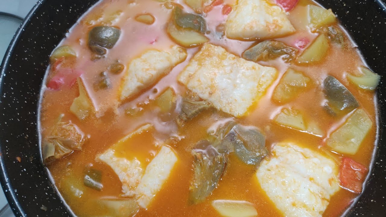 Patatas guisadas con alcachofas y bacalao ,fácil y económicas ,😋