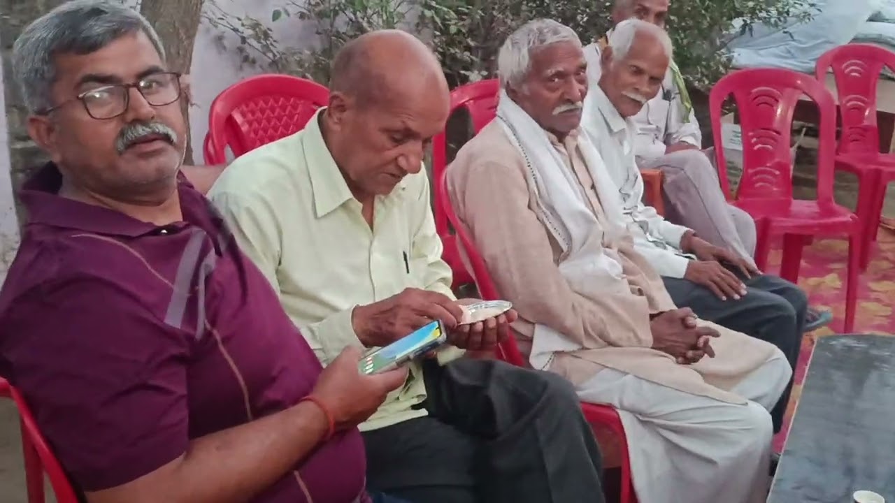 Om sadश्री डॉ रमाशंकर पांडे ग्राम भावलपुर के आवास पर माता जी के पूजन हवन के पश्चात कन्या भोज की  झलक