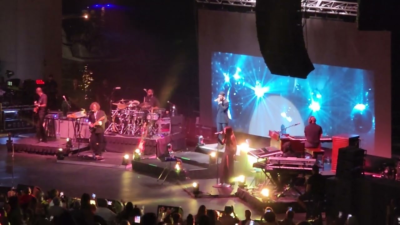 Maxwell@TheAretha in Detroit