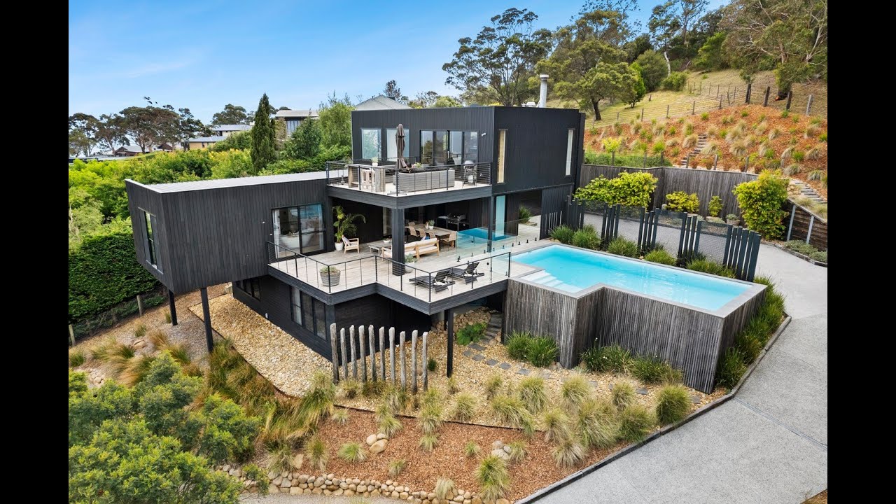 Welcome to... 37 Arthurs Avenue, McCrae