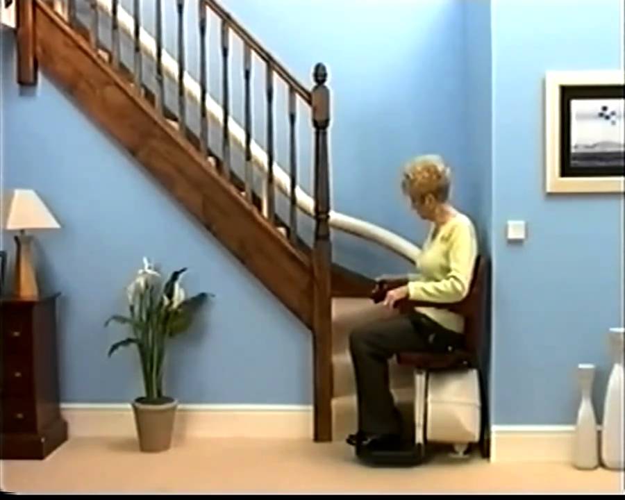 Lifter cleans the VHS Head